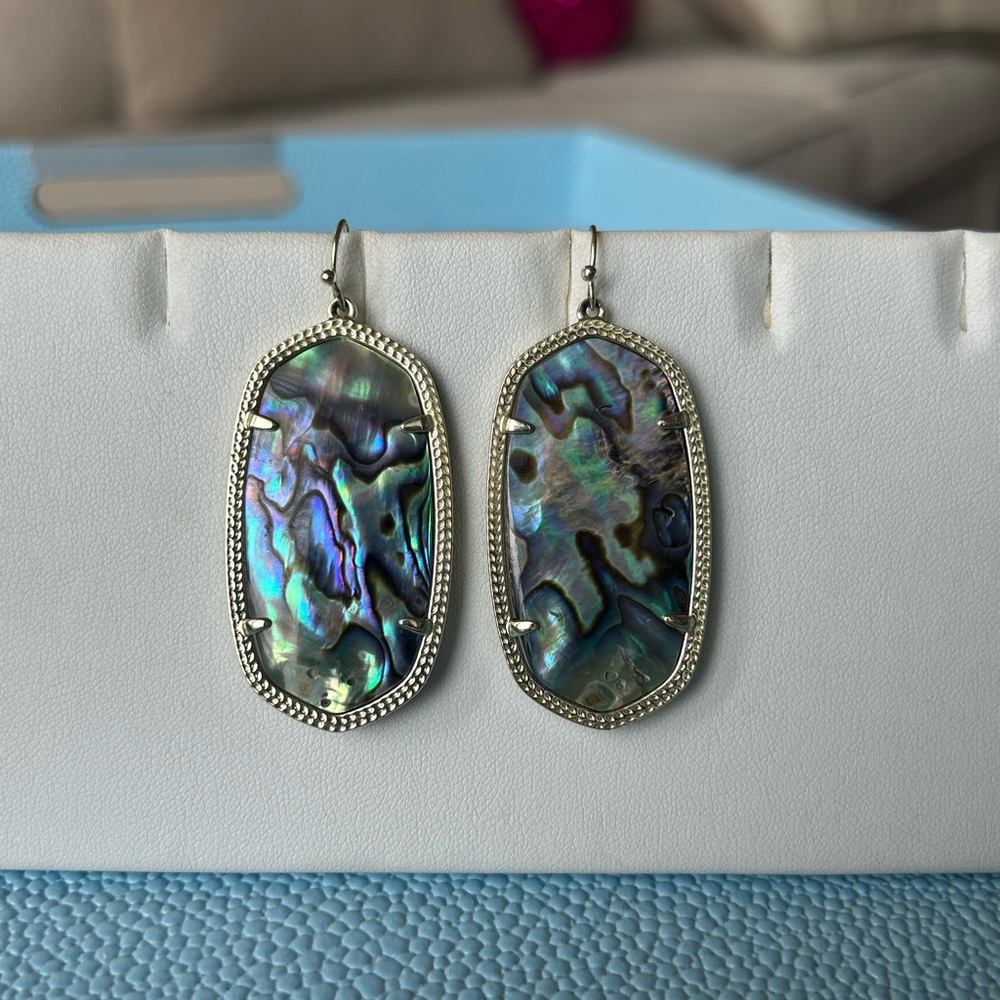 Kendra Scott Danielle earrings in gold with cats eye pearl stones